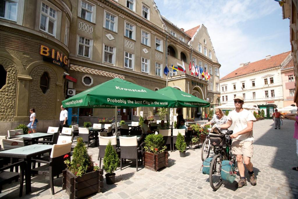 Hotel Coroana Brasov Luaran gambar