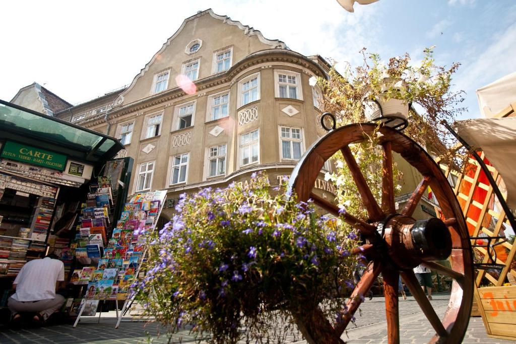 Hotel Coroana Brasov Luaran gambar
