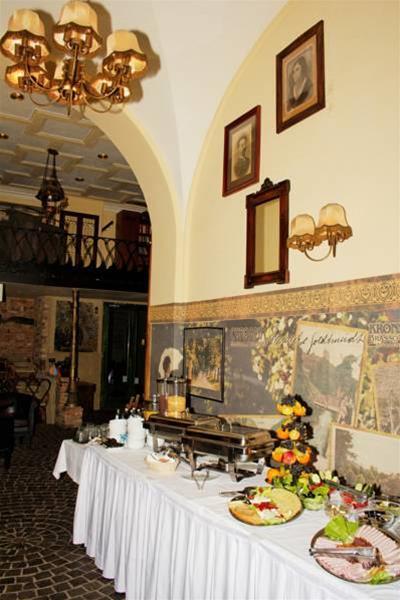 Hotel Coroana Brasov Luaran gambar